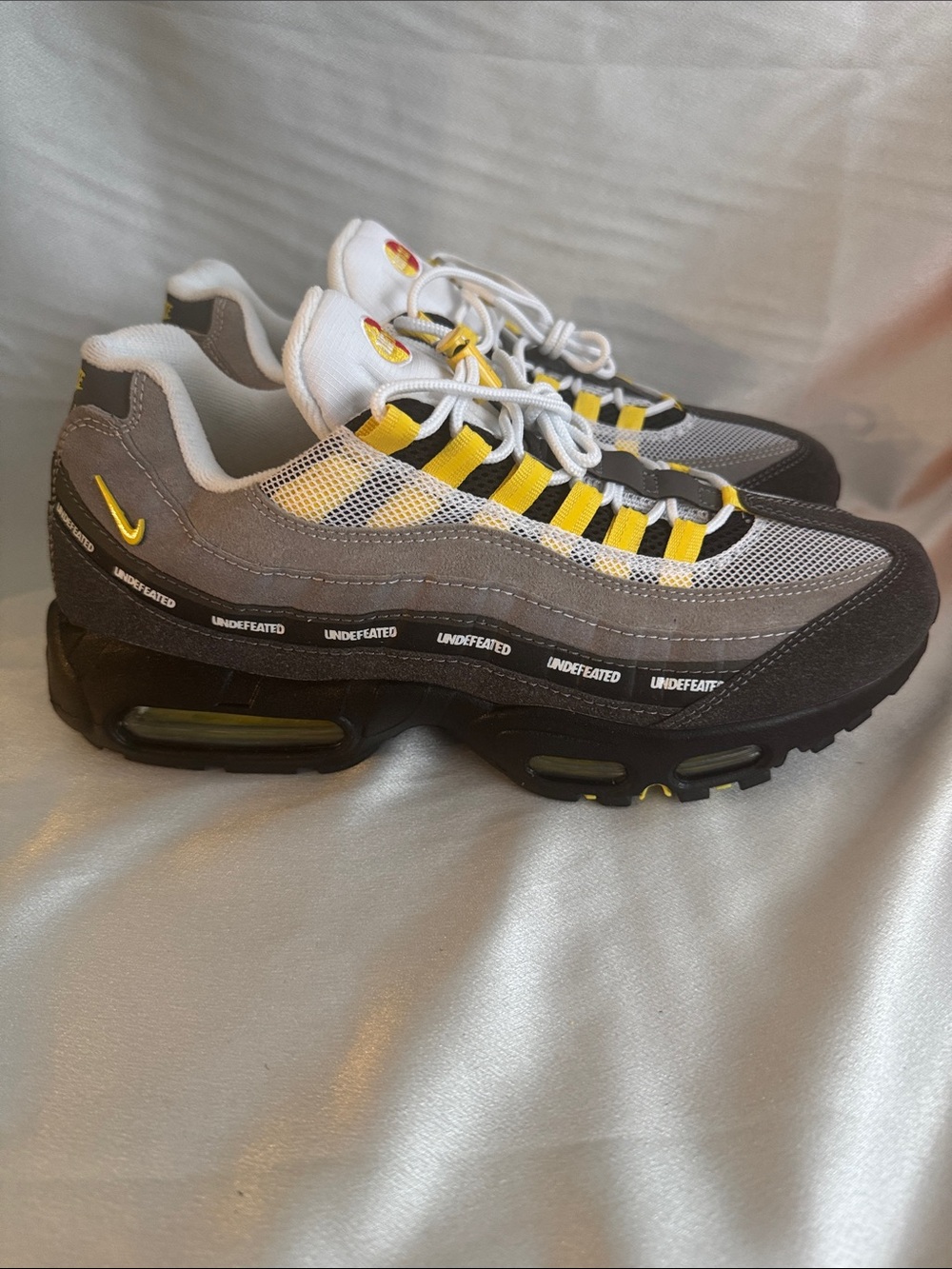 New!🔥Rare’ Undefeated x Nike Air Max 95 'Opti Yellow' showcases vibrant yellow!🔥 - Picture 3 of 12